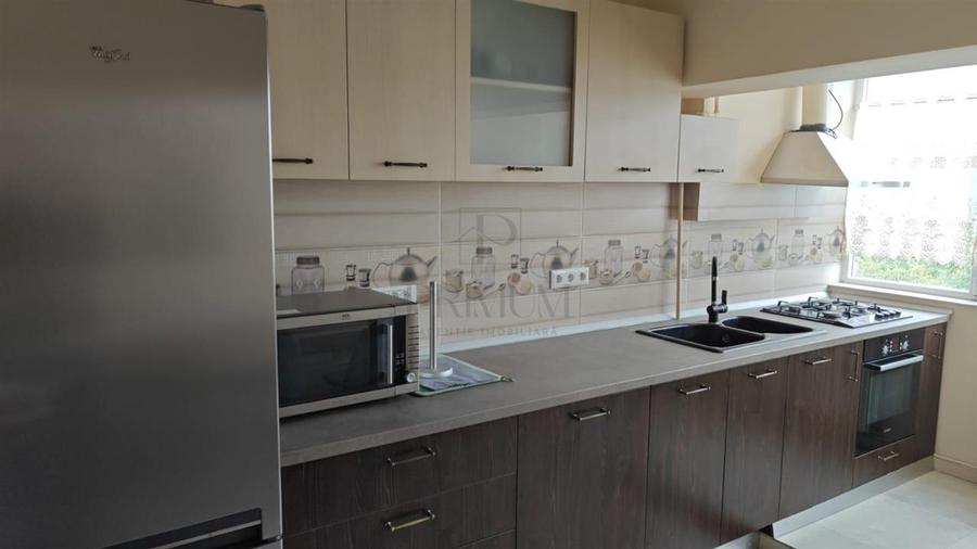 Apartament cu 3 camere decomandat în Lipovei