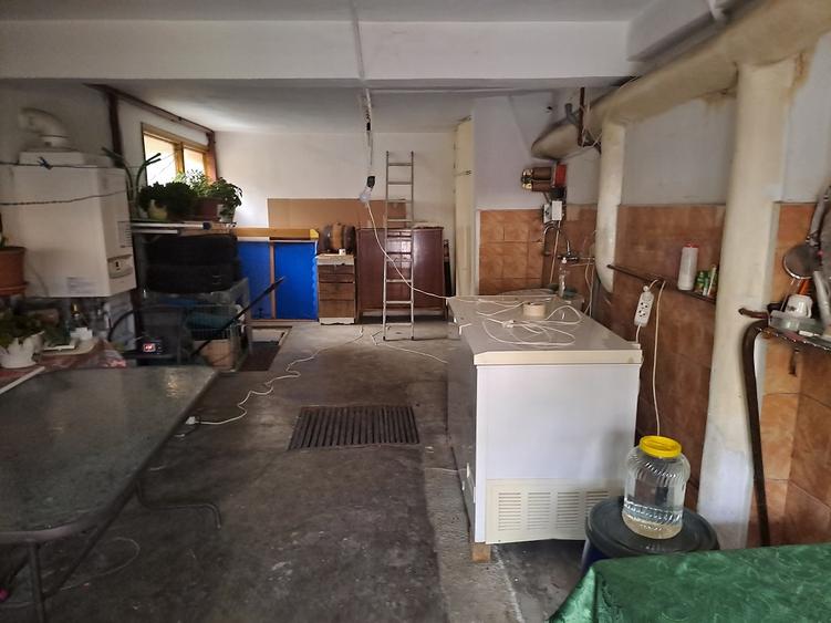 Casă individuală cu 6 camere cu Canalizare în Industriilor