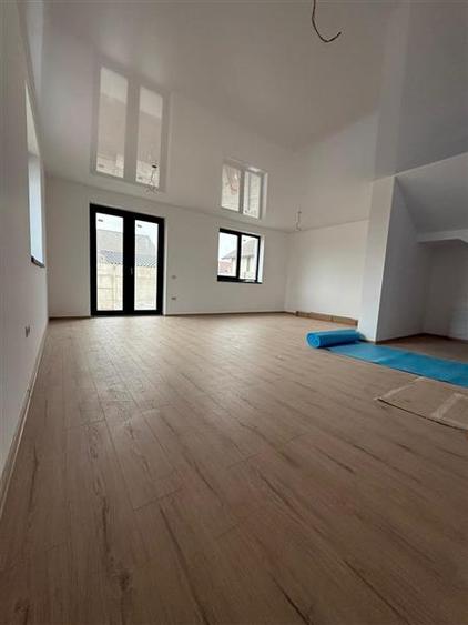 Duplex cu 4 camere cu Teren 250 Mp în Tărlungeni