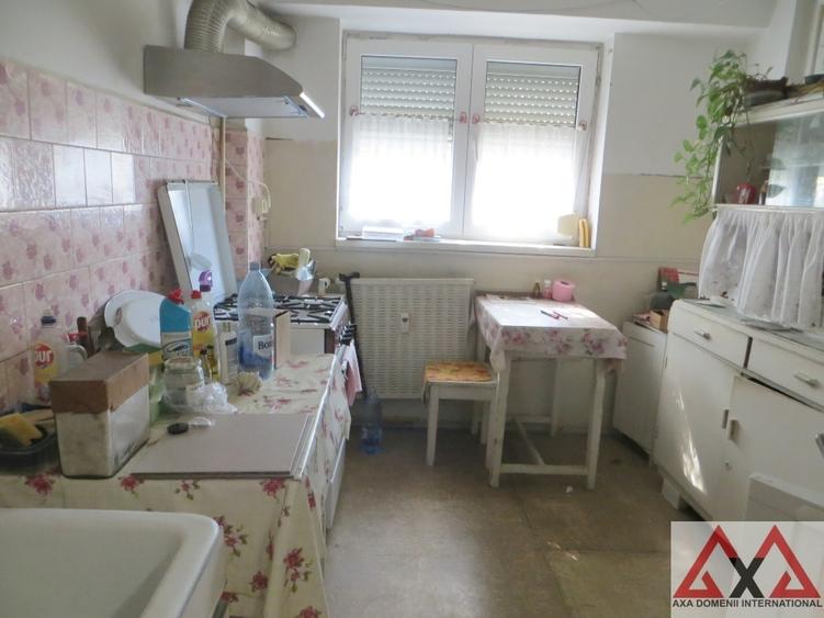Apartament cu 2 camere semidecomandat în Turda