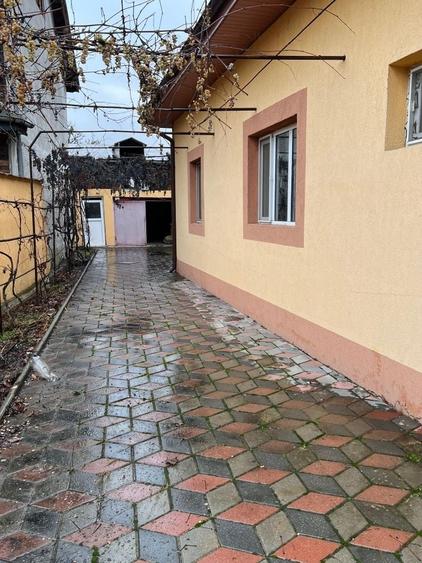 Casă cu 4 camere în Central