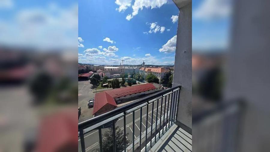 Birou, de 110 mp, în Central