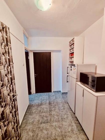 1 Decembrie - metrou, stradal, mobilată si utilată modern, renovată, libera - 6