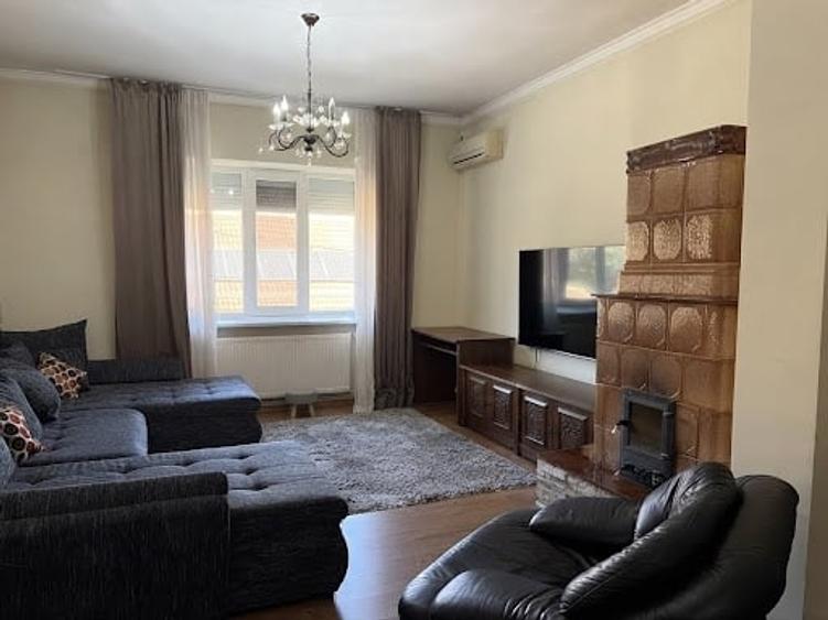 Casă cu 4 camere cu Garaj în Central