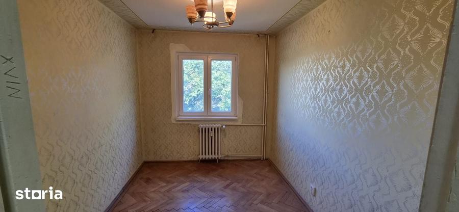 Apartament cu 3 camere semidecomandat în Circumvalațiunii