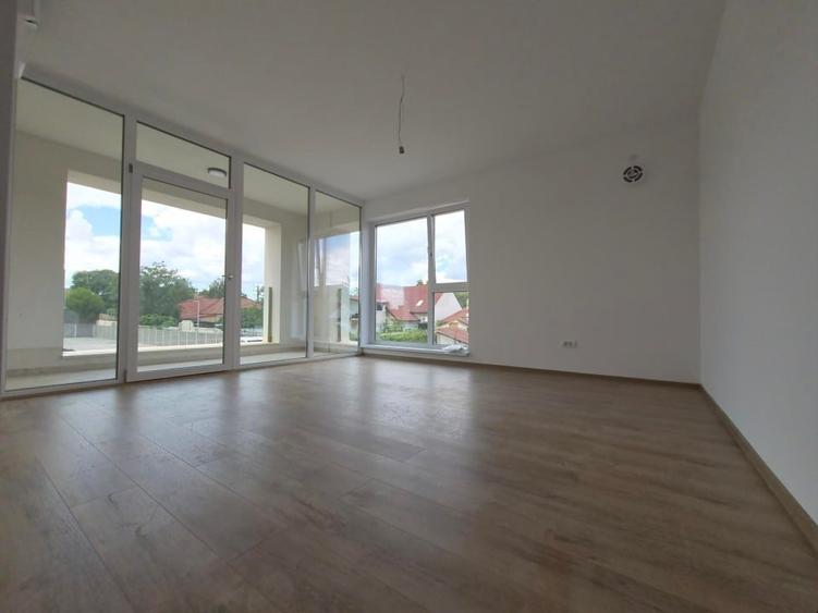 Apartament cu 3 camere decomandat în Lipovei