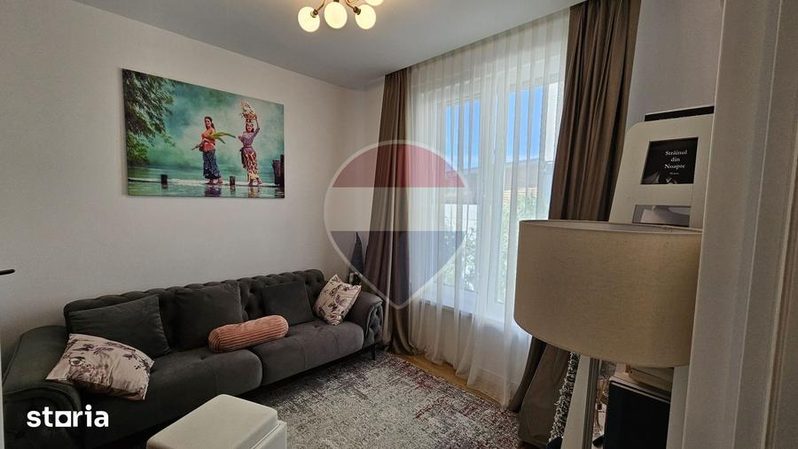 Casă cu 5 camere cu Teren 452 Mp în Corbeanca