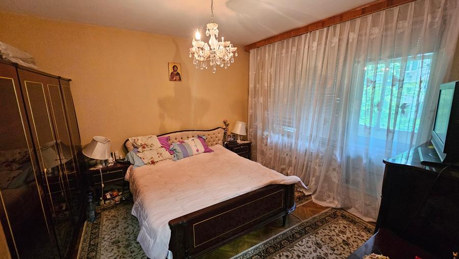 Apartament cu 3 camere decomandat în Drumul Taberei