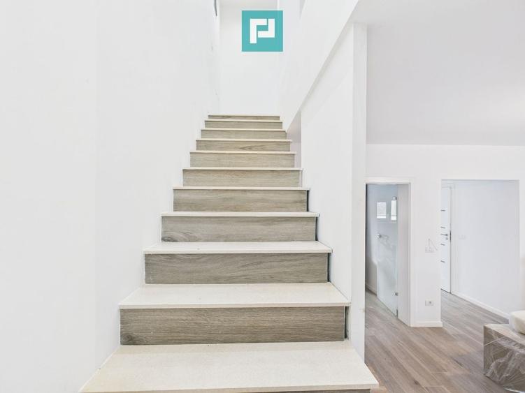 Duplex cu 5 camere cu Canalizare în Giroc