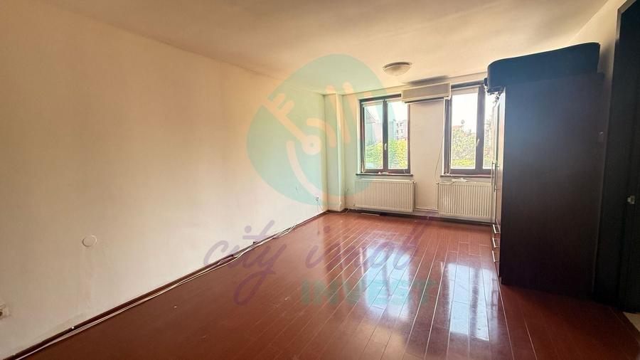 Casă individuală cu 7 camere cu Canalizare în Unirii