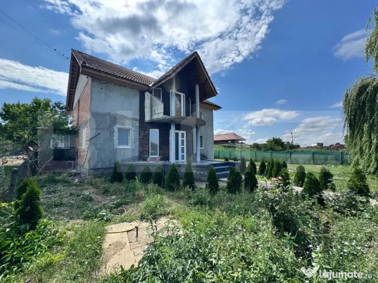 Casă cu 3 camere cu Teren 800 Mp în Central