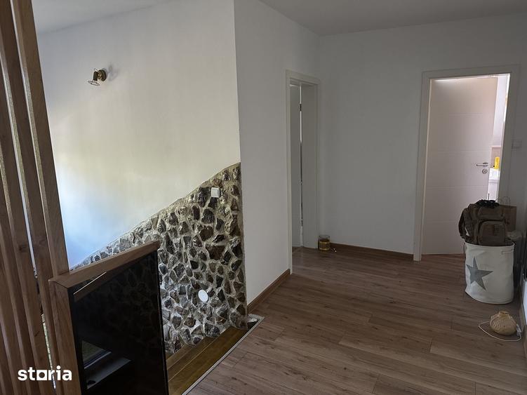 Casă cu 7 camere cu Teren 4000 Mp în Strâmba
