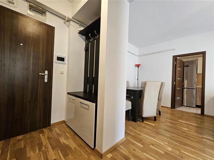 Apartament cu 2 camere semidecomandat, mobilat în Schei