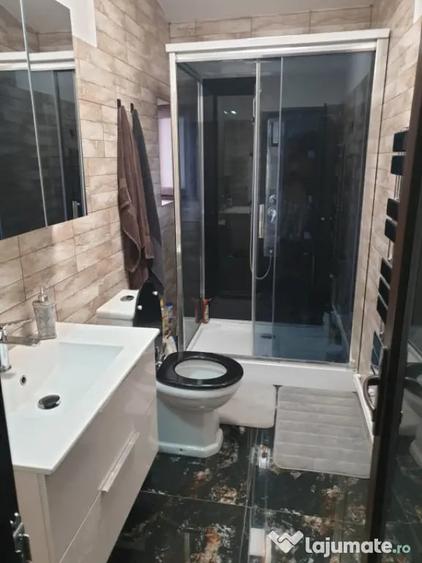 Casă cu 5 camere cu Teren 950 Mp în Central