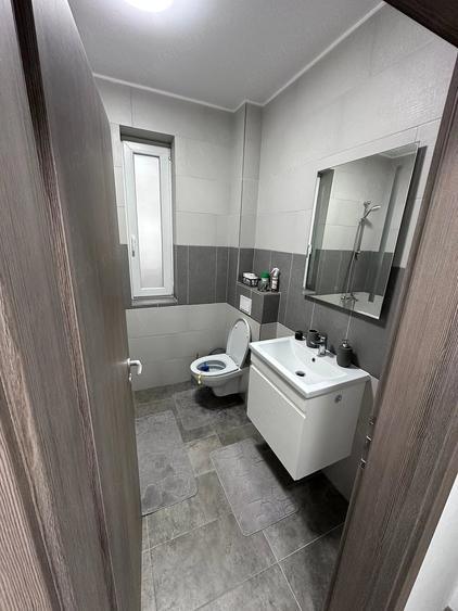 Apartament cu 2 camere semidecomandat în Giroc