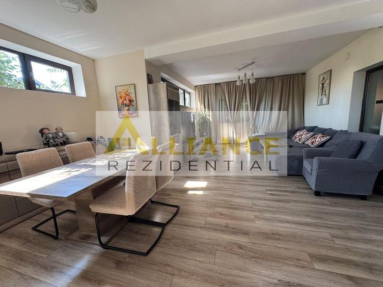 Casă individuală cu 7 camere decomandat cu Canalizare în Central