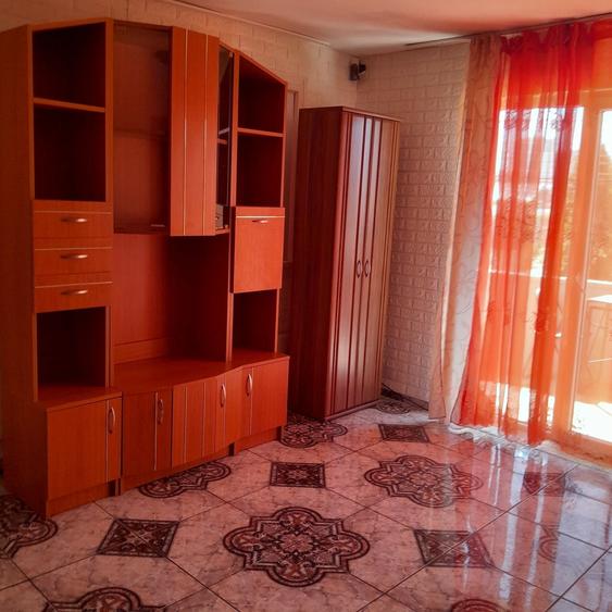 Inchiriez apartament 3 camere - 1