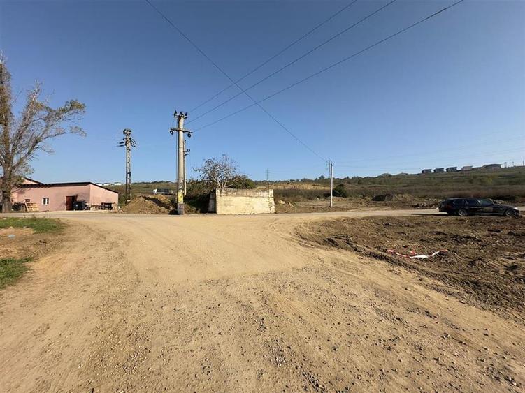 Teren Construcții intravilan de 3001 mp, în Uricani