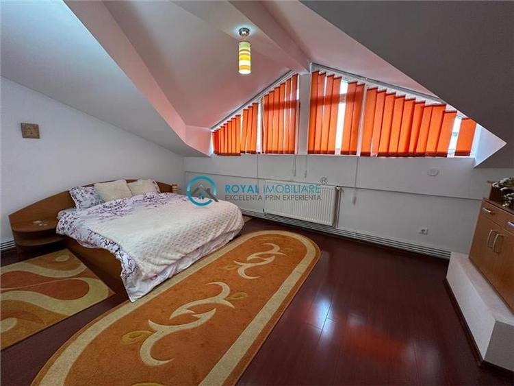 Apartament cu 3 camere decomandat, mobilat în Republicii