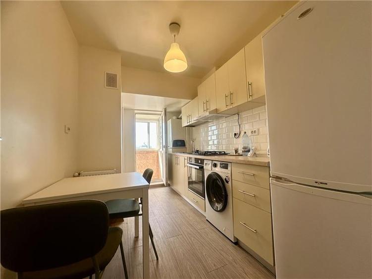 Apartament cu 3 camere decomandat în Aeroport