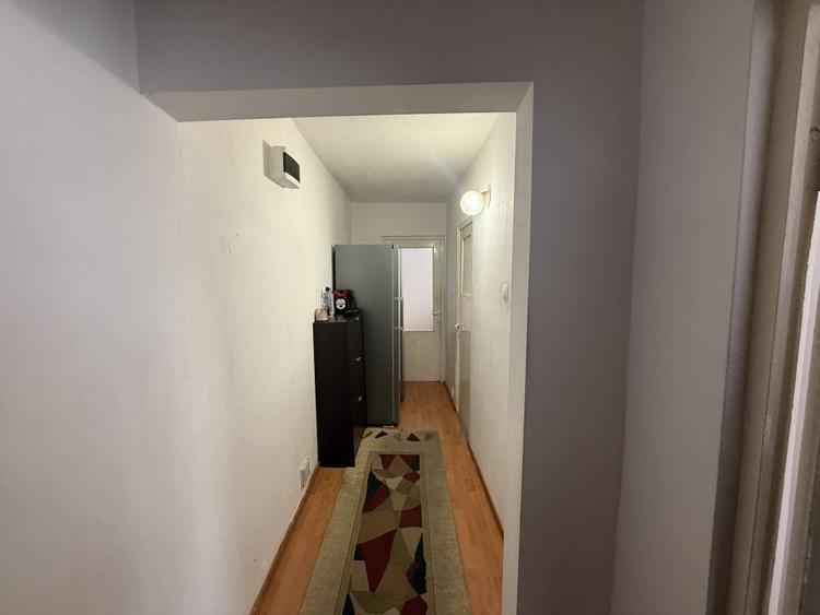 Apartament cu 3 camere semidecomandat, mobilat în Cetate