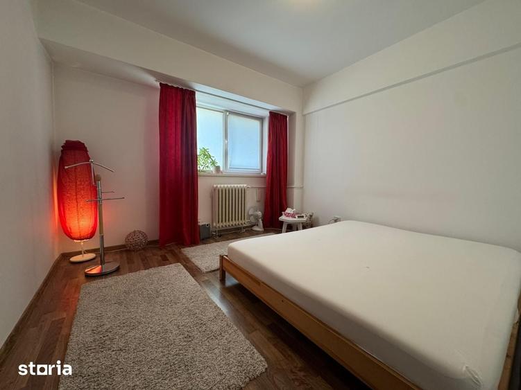 Apartament cu 3 camere semidecomandat în Victoriei