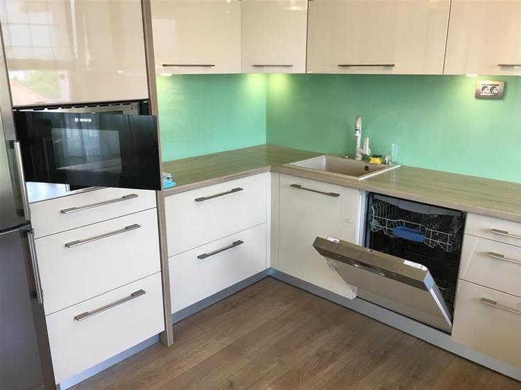 Apartament cu 3 camere decomandat, mobilat în Calea Dumbrăvii