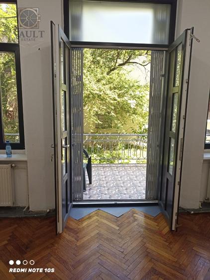 Apartament cu 3 camere semidecomandat în Știrbei Vodă