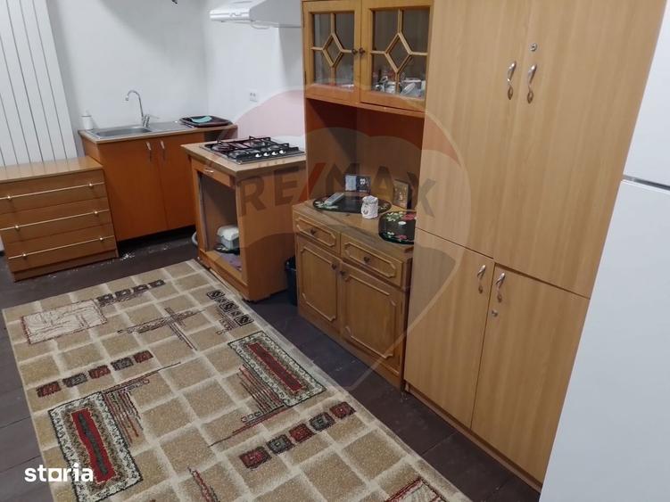 Casă cu 2 camere cu Teren 200 Mp în Central