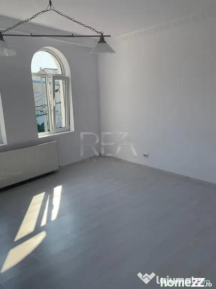 Casă cu 9 camere cu Teren 212 Mp în Eminescu