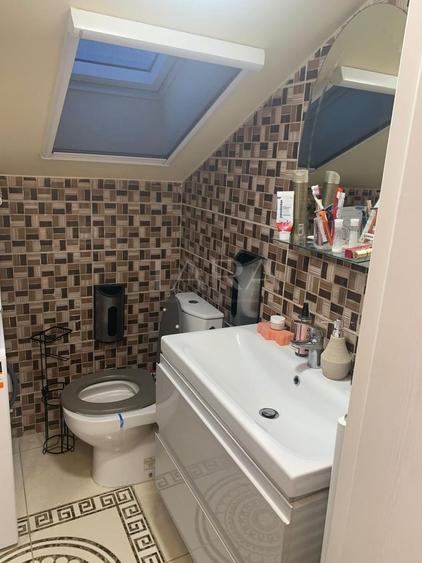 Apartament cu 3 camere decomandat în Florești