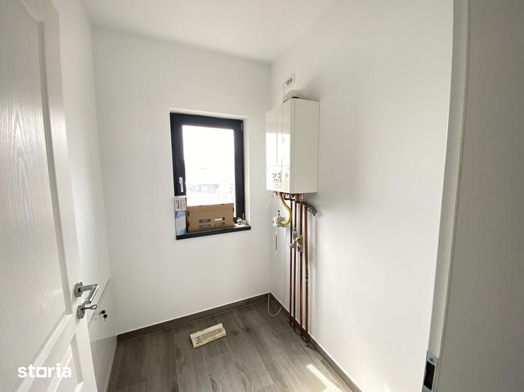 Casă cu 5 camere cu Teren 322 Mp în Săcălaz