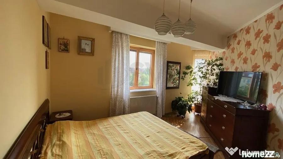 Apartament cu 3 camere semidecomandat în Sud