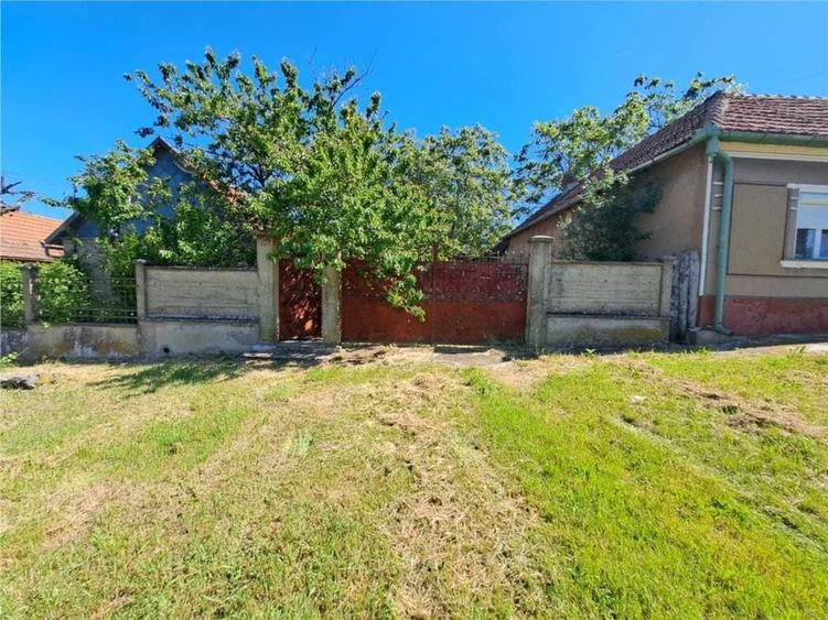 Casă cu 2 camere semidecomandat în Șișterea