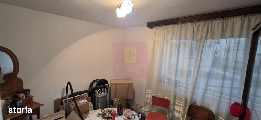 Apartament cu 3 camere decomandat în Piața Centrală