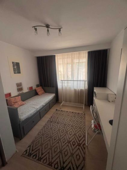 Apartament cu 3 camere semidecomandat în Crângași