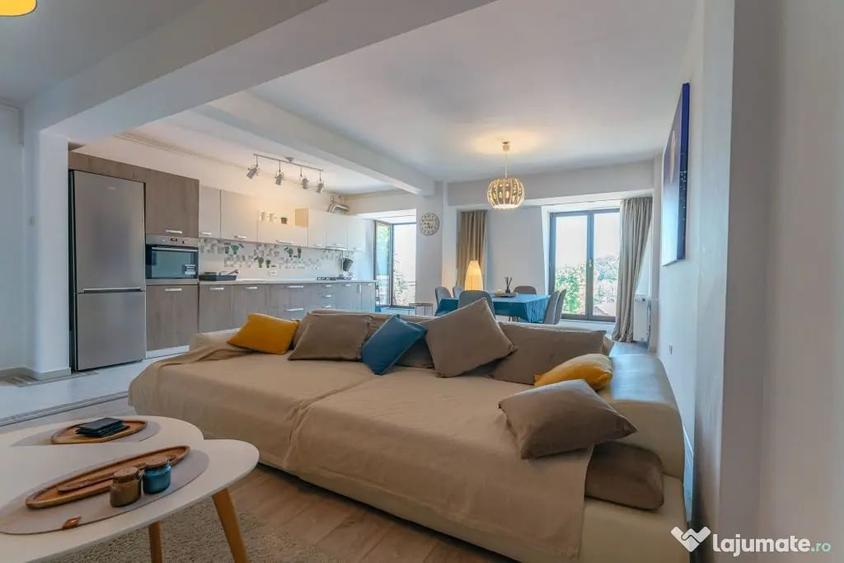 Apartament cu 3 camere decomandat în Central