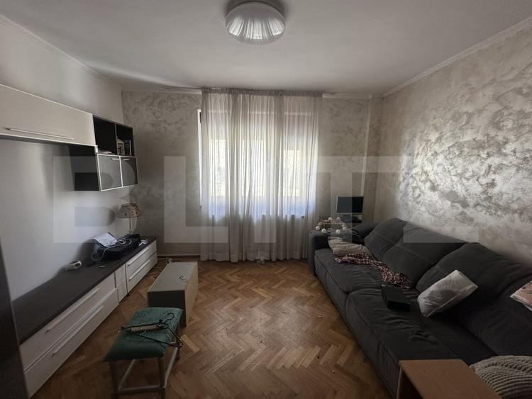 Casă individuală cu 6 camere cu Canalizare în Nord