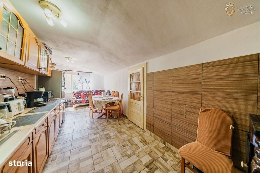 Casă cu 3 camere cu Teren 2880 Mp în Central