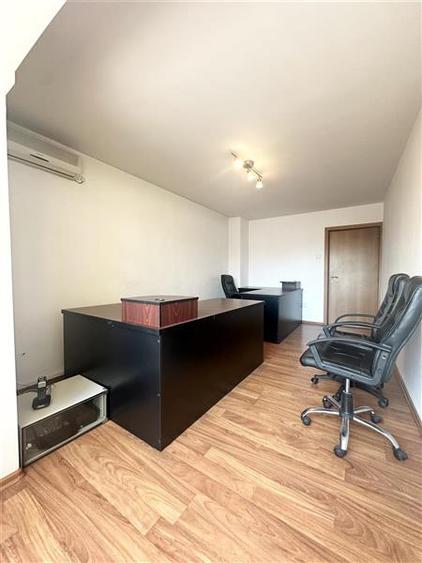 Casă individuală cu 8 camere cu Canalizare în Casa de Cultură