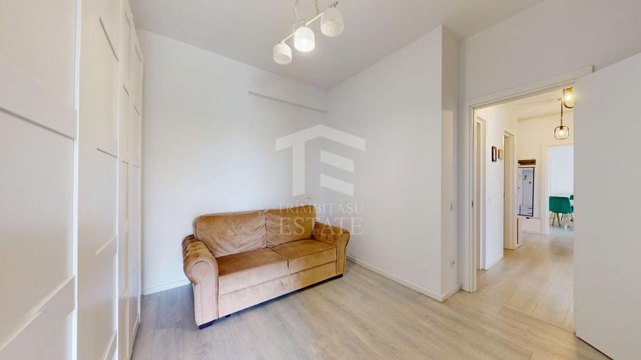 Apartament cu 3 camere decomandat, mobilat în Est