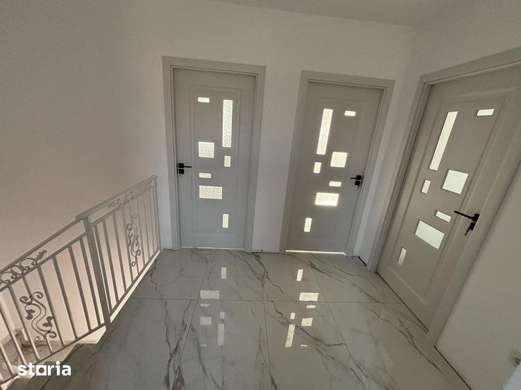 Casă cu 3 camere cu Canalizare în Central