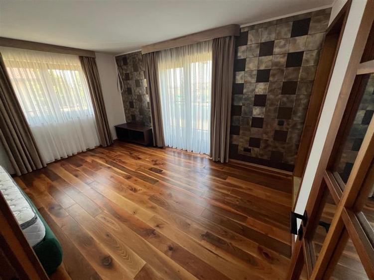Casă individuală cu 4 camere cu Canalizare în Sânpetru