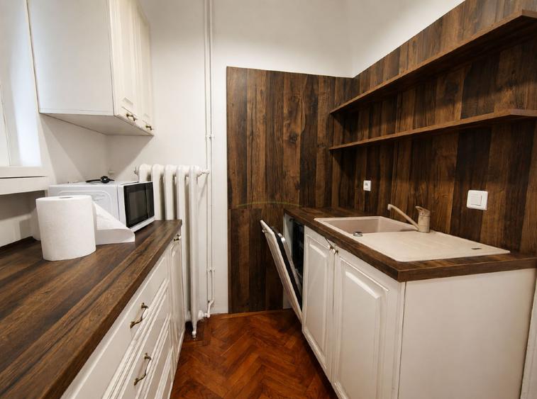 Apartament cu 2 camere semidecomandat în Central