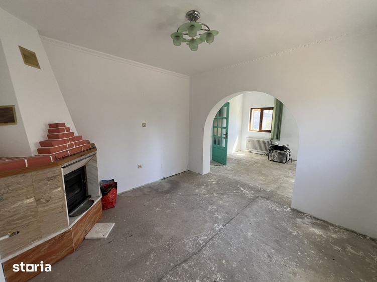 Casă cu 5 camere cu Teren 2607 Mp în Păulești