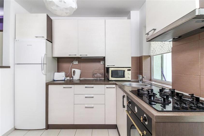 Apartament cu 2 camere semidecomandat, mobilat în Zorilor