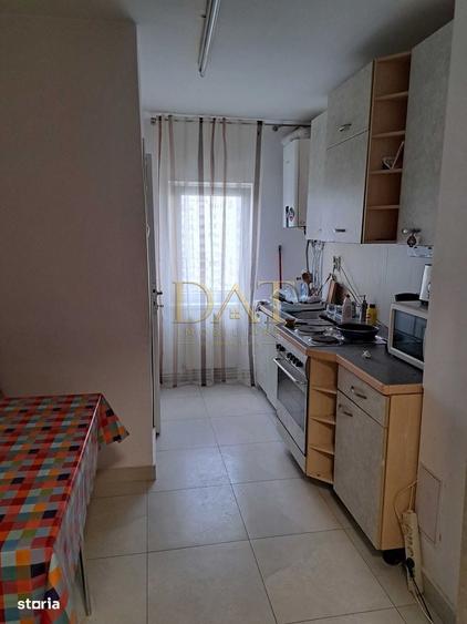 Apartament cu 3 camere decomandat în Florești