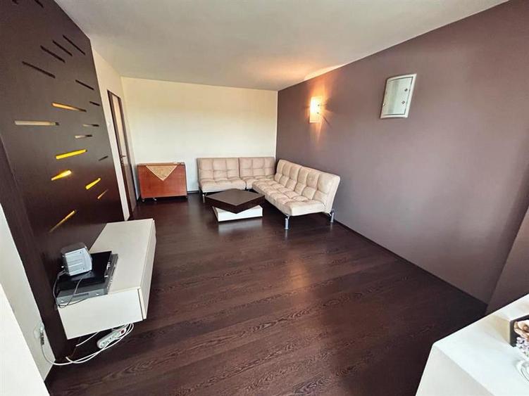Apartament cu 3 camere decomandat în Cantacuzino