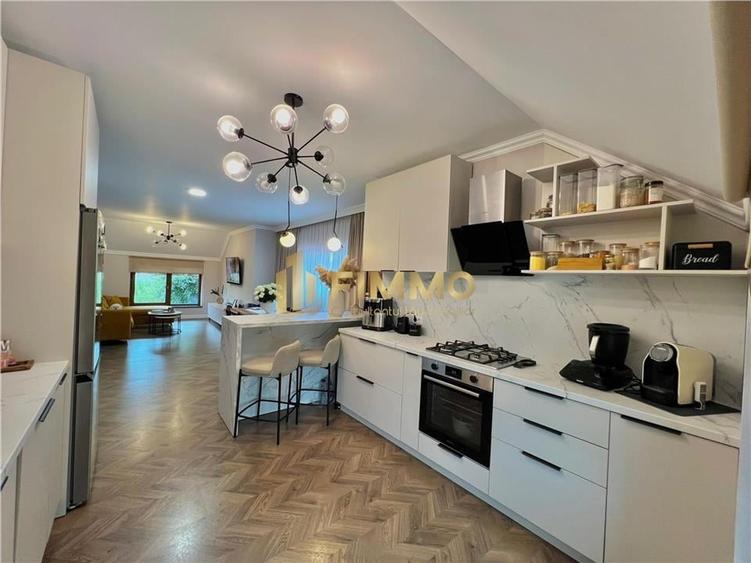 Casă individuală cu 7 camere cu Teren 800 Mp în Sfântu Ilie