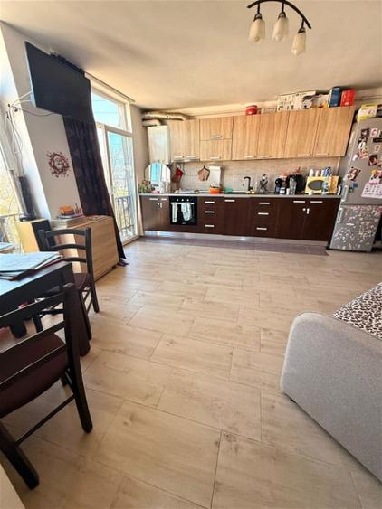 Apartament cu 3 camere semidecomandat în Florești — fotografia 1